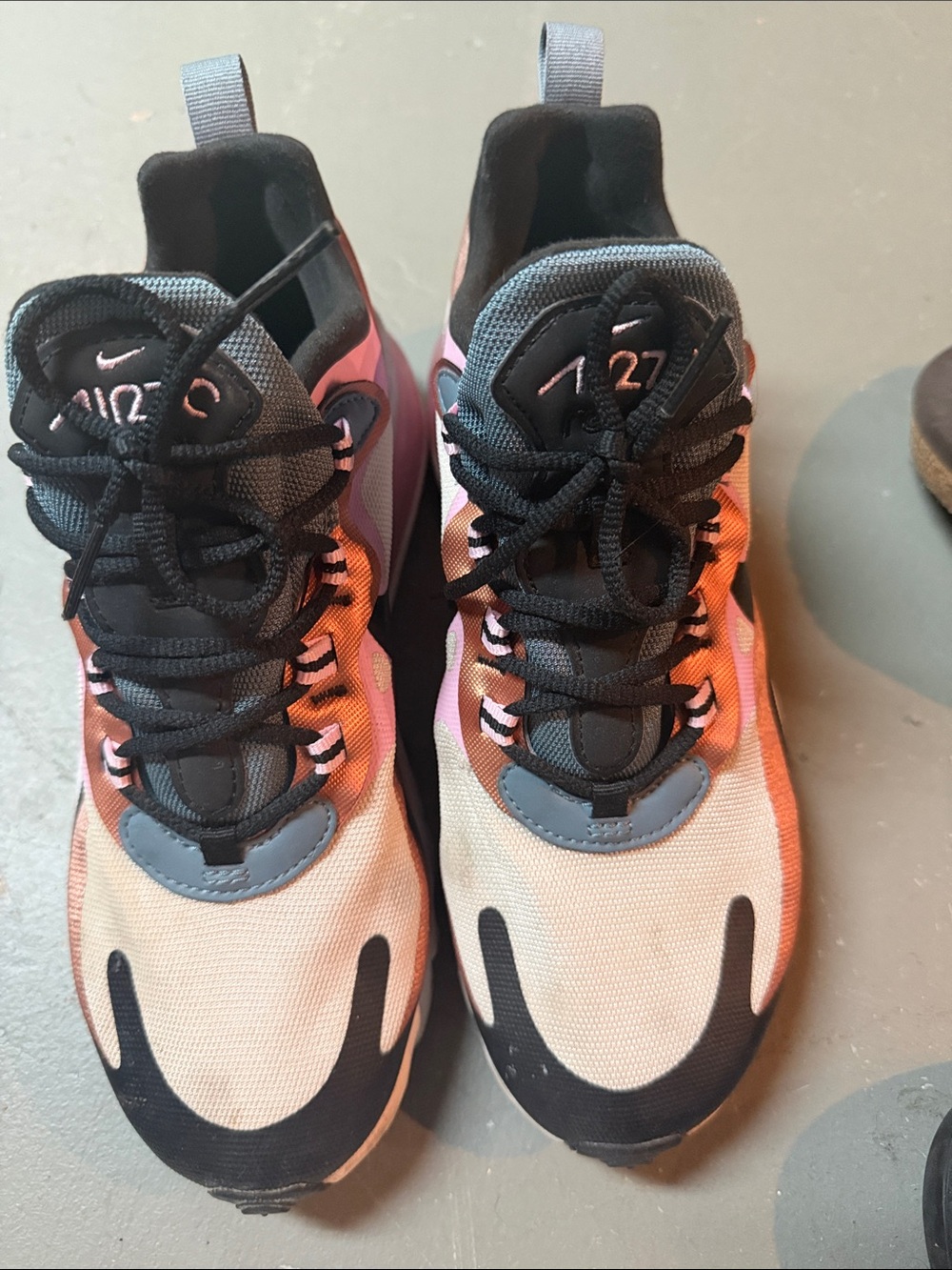 Nike Air 270 Sneakers in Pink, Black, Gray